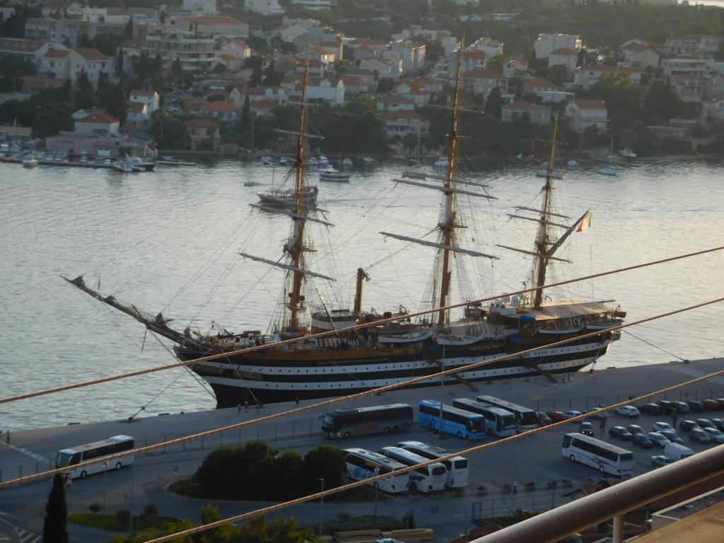 Rooms Anela With Large Common Tarrace And Beautiful Sea View Dubrovnik Ngoại thất bức ảnh